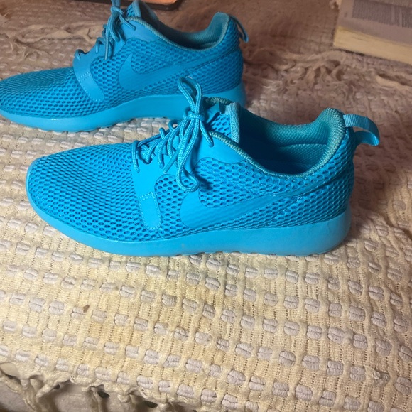 Nike Shoes - Nike Roche Teal Tennis Shoe Sneakers